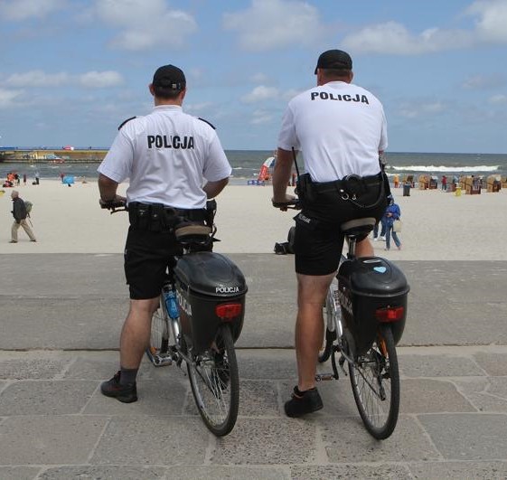 umundurowani policjanci patrolu rowerowego