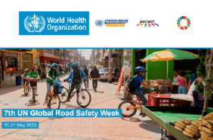 rowerzyści na drodze, napisy w języku angielskim dotyczące - Światowy Tydzień Bezpieczeństwa Ruchu Drogowego