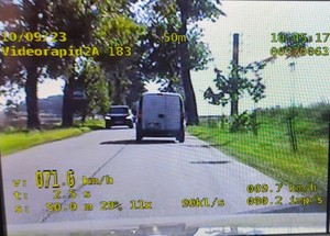 zdjęcie z wideorejestratowa, pojazd na drodze