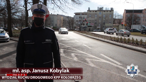 umundurowany policjant - podpisany mł. asp. Janusz Kobylak Wydział Ruchu Drogowego KPP Kołobrzeg