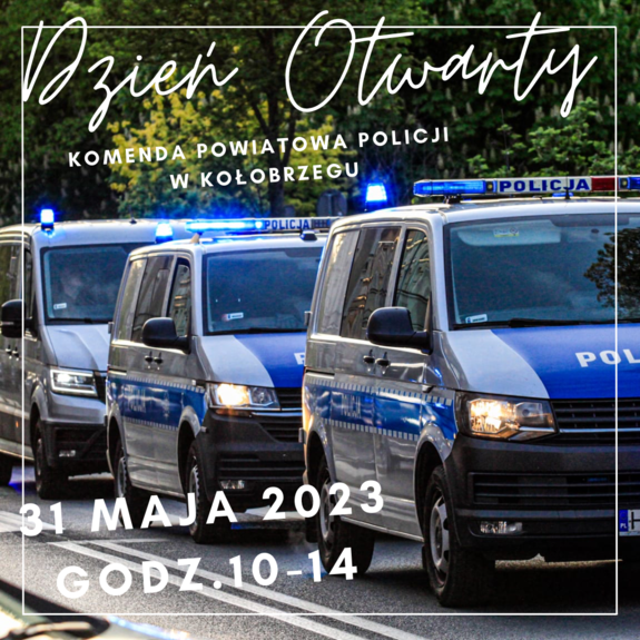 Napisy: Dzień otwarty Komenda Powiatowa Policji w Kołobrzegu, 31 maja 2023 godz. 10:00-14:00 - na tle trzech oznakowanych radiowozów