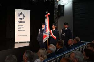 policjanci na uroczystych obchodach świeta policji w sali