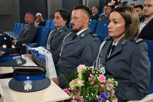 policjanci na uroczystych obchodach świeta policji w sali