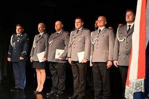 policjanci na uroczystych obchodach świeta policji w sali